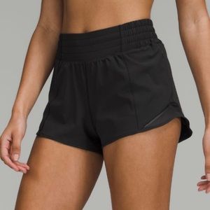 lululemon hottie hot 2.5” shorts